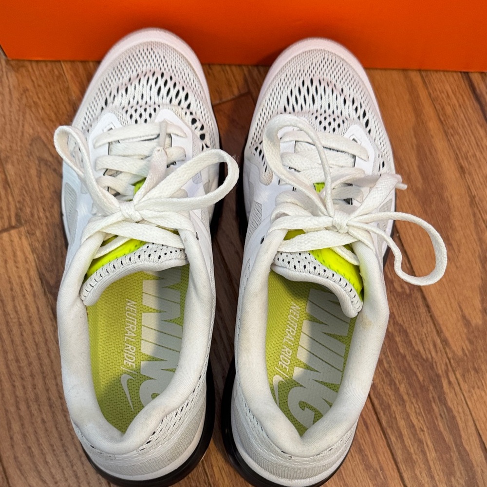 Nike Women Air Max White, Black & Neon Green - Picture 4 of 6